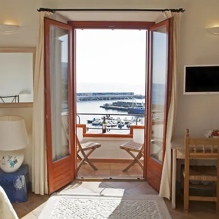 Bue Marino & Rooftop Bar Hotel