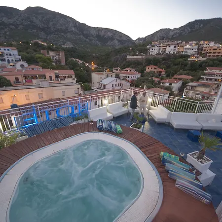 فندق Bue Marino & Rooftop Bar كالا غونوني