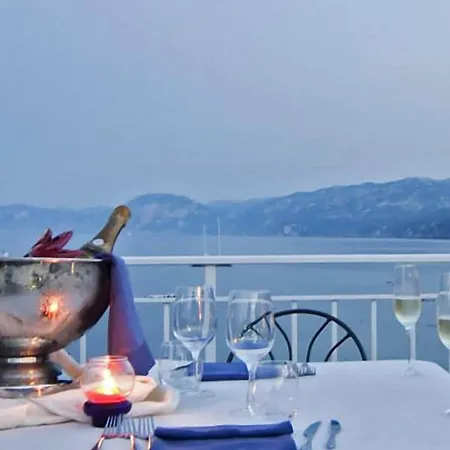 Bue Marino & Rooftop Bar 3* كالا غونوني