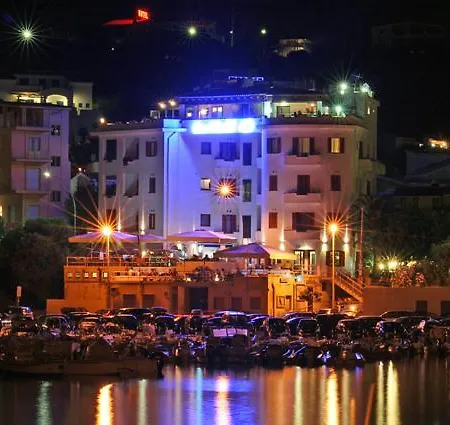 Bue Marino & Rooftop Bar فندق