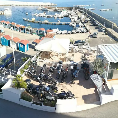 فندق Bue Marino & Rooftop Bar 3*