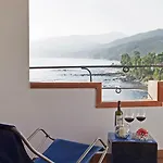 Bue Marino & Rooftop Bar 호텔 칼라고노네