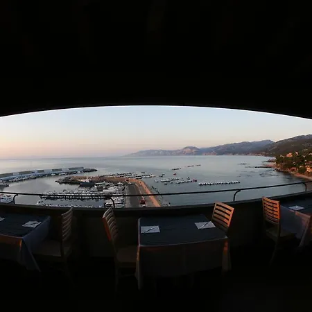 Bue Marino & Roof Lounge