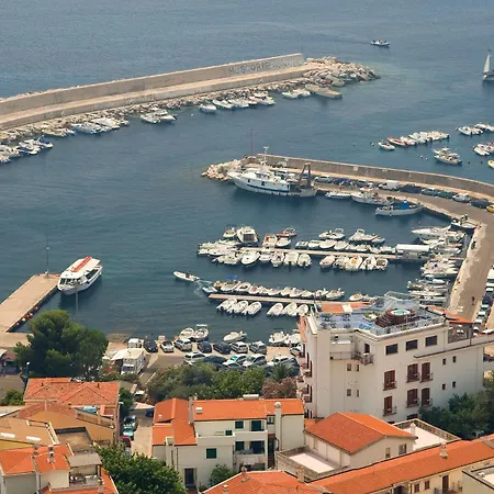 Bue Marino & Roof Lounge Cala Gonone