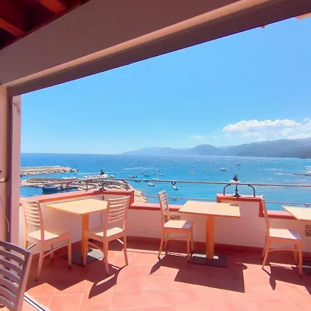Bue Marino & Roof Lounge Hotel