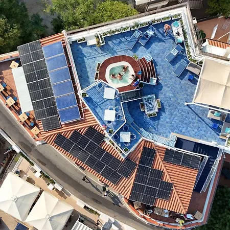Отель Bue Marino & Rooftop Bar
