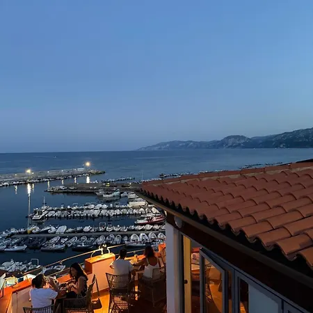 Bue Marino & Rooftop Bar 3*