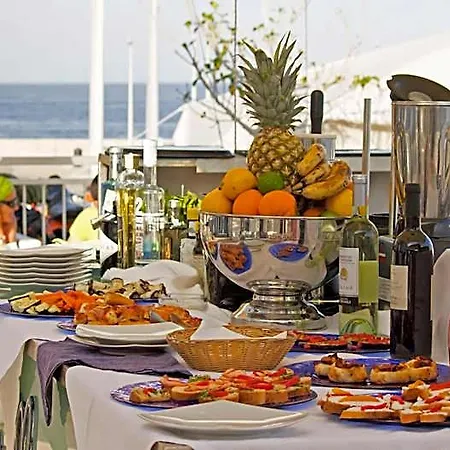 Bue Marino & Rooftop Bar Hotel