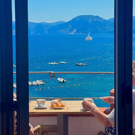 Hotel Bue Marino & Rooftop Bar