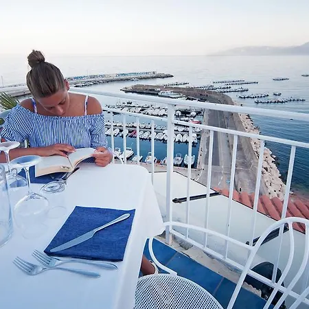 Bue Marino & Roof Lounge