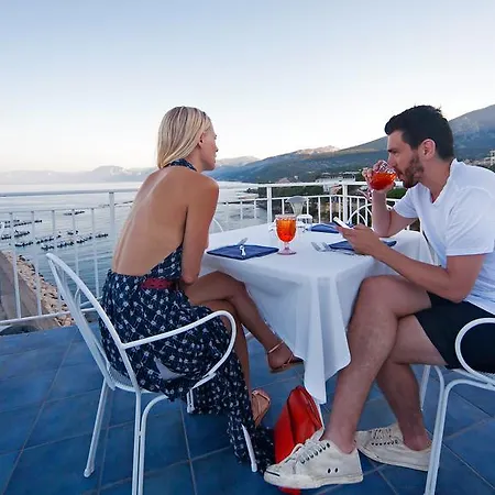 Bue Marino & Roof Lounge