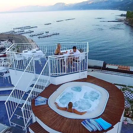 Bue Marino & Roof Lounge 3*