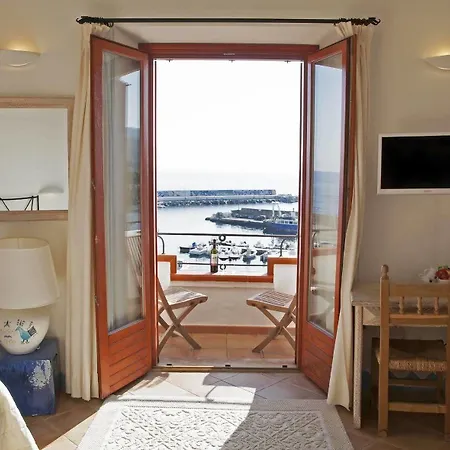 Bue Marino & Roof Lounge Hotel 3*