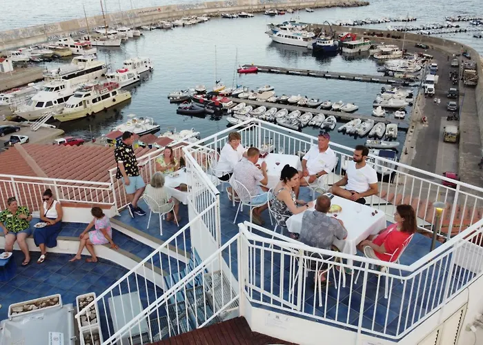 Bue Marino & Rooftop Bar Hotel 3*