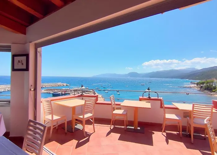 Bue Marino & Rooftop Bar Hotel